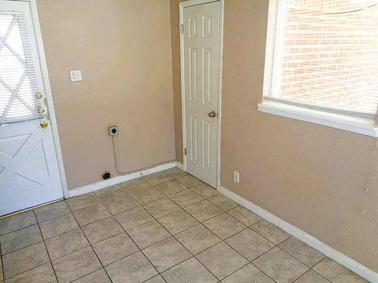8724 Polaris St — Photo 5