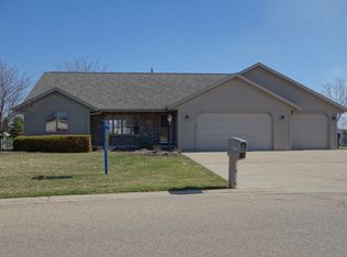 W5334 Linden Hill Dr, APPLETON, WI 54915