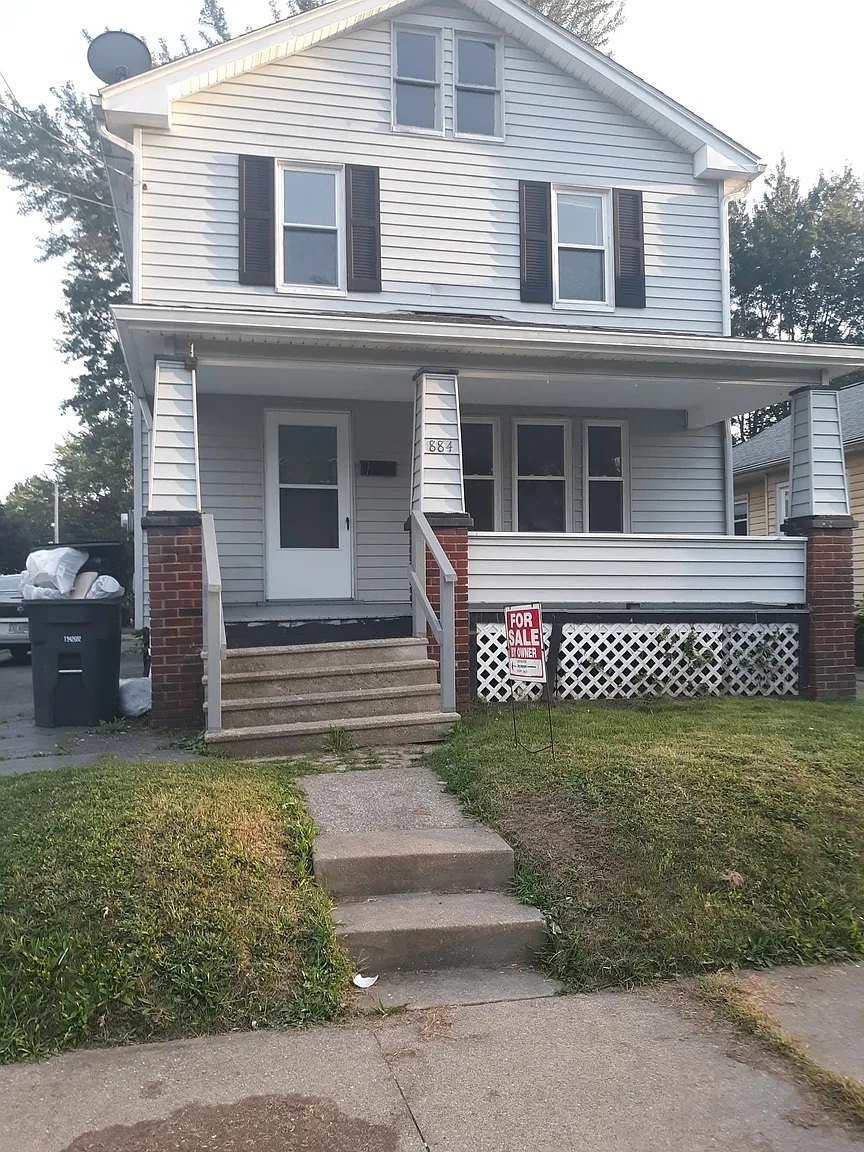 884 Wyley Ave photo 1