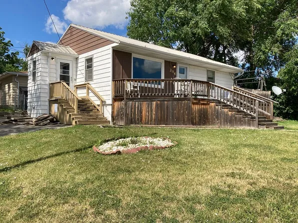 304 8th St NW, Mandan, ND 58554