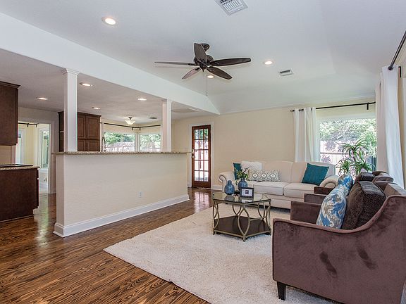 3rd image of 524 Queen Anne Ct