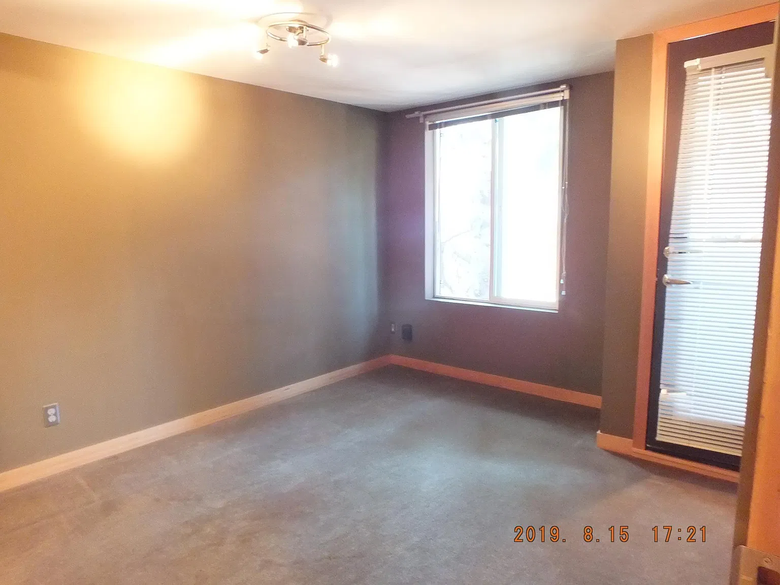 3 bed, 2.5 bath, 1220 sqft, $3,695 — Photo 4
