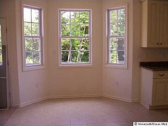 BREAKFAST ROOM OF KITCHEN