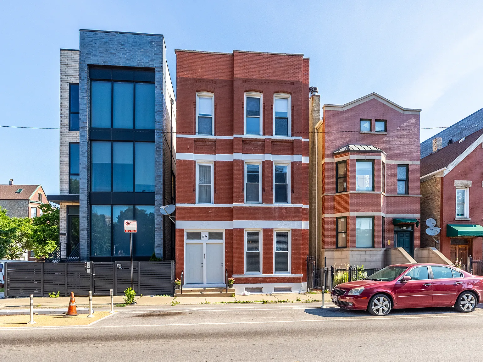 1724 W Augusta Blvd — Photo 2