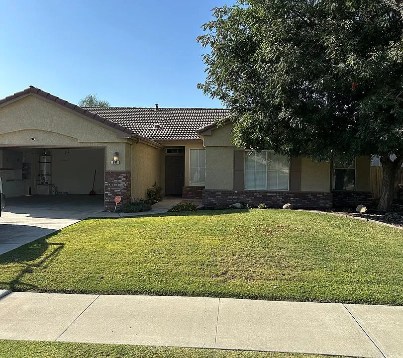 861 Woodridge Cir