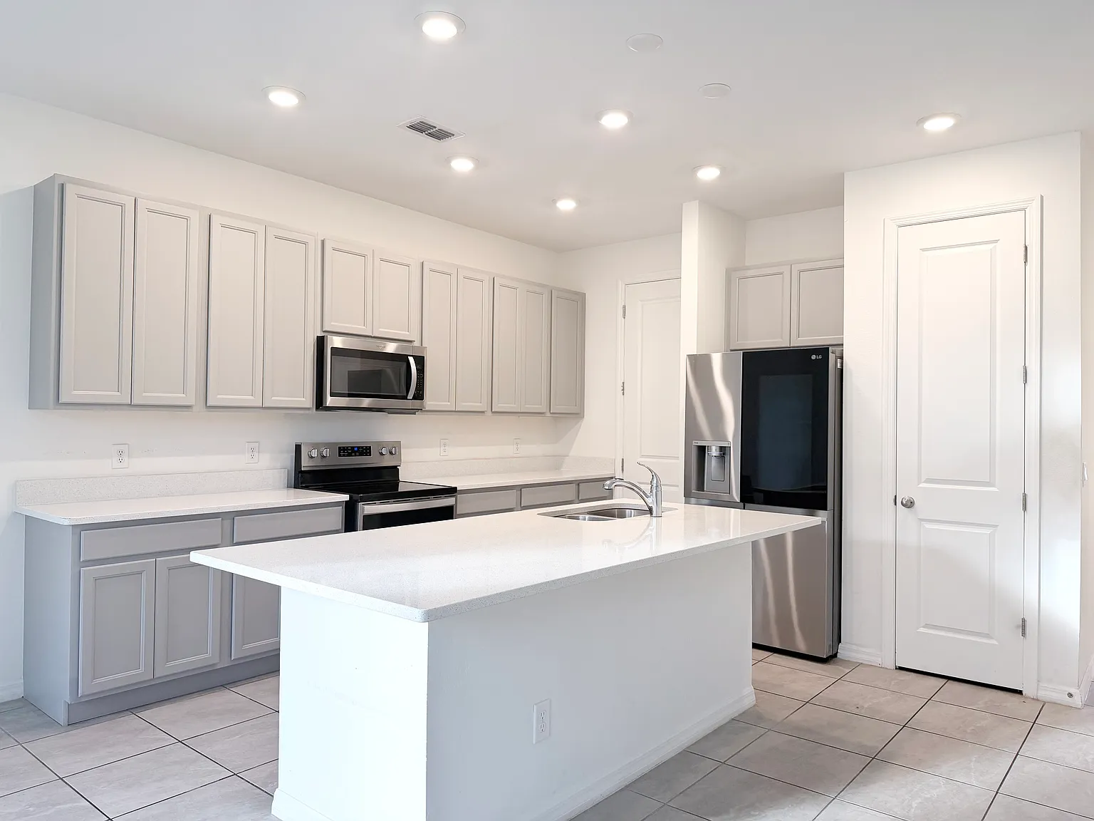 3 bed, 1653 sqft, $1,950 — Photo 3