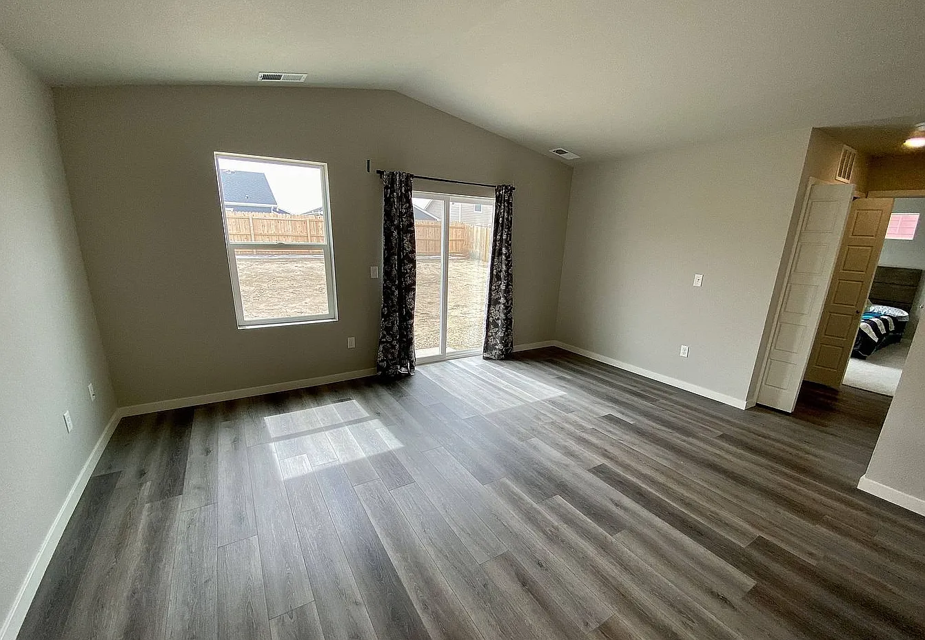 Charming 2-Bed 2 Bath Home! — Photo 3