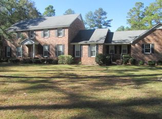 704 Oaklawn Dr, Swainsboro, GA 30401