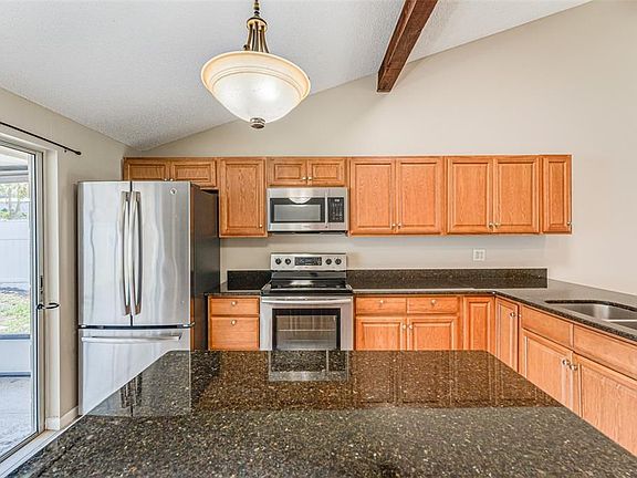 5th image of 16017 Woodpine Dr