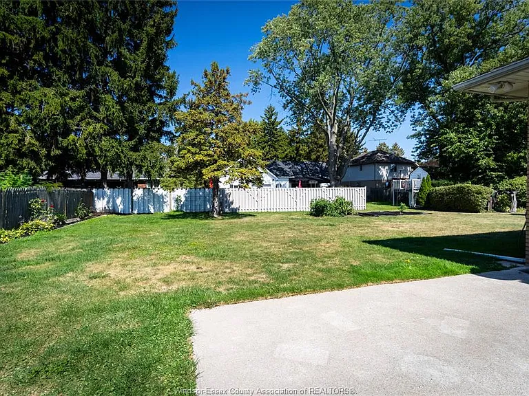 760 Wallace Ave — Photo 28