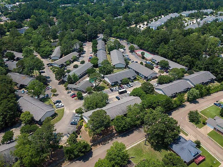 Lakeshore Landing Apartments — Photo 9