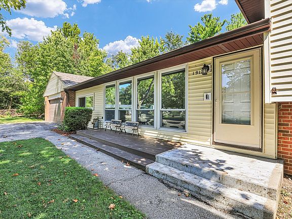 4th image of 1912 Clover Ln