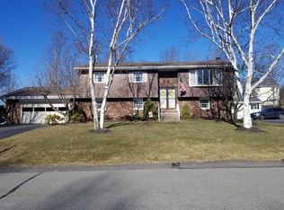 548 Deerfield Dr, Clarks Summit, PA 18411