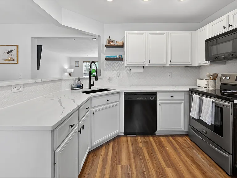 149 Quiet Waters Pl — Photo 8