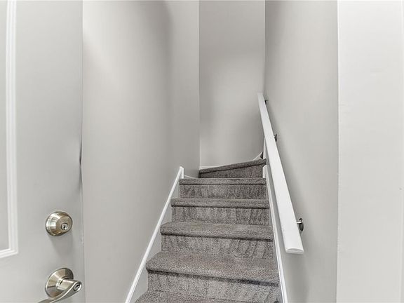 4th image of 306 Mews Dr