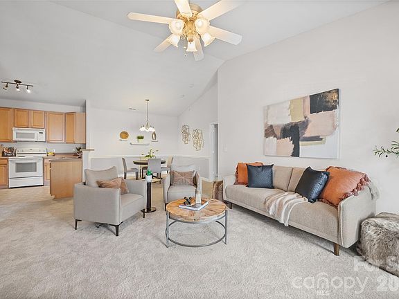 4th image of 16458 Redstone Mountain Ln