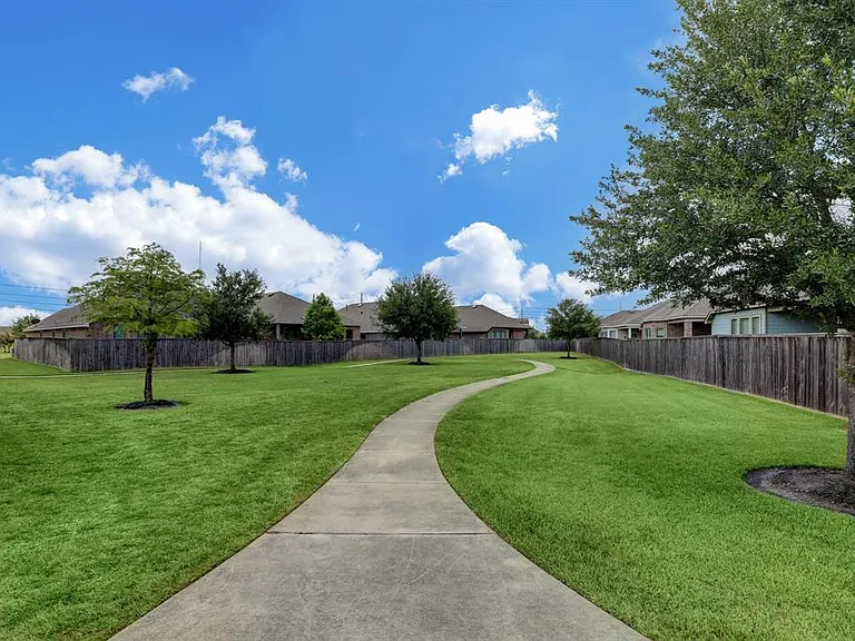 109 Saddle Dr — Photo 12