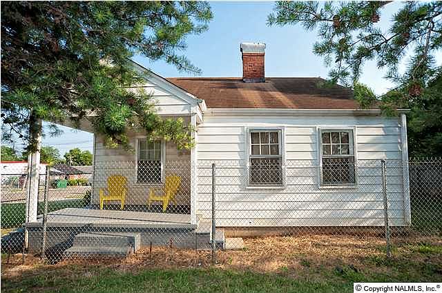 1st image of 3901 Governors Dr SW