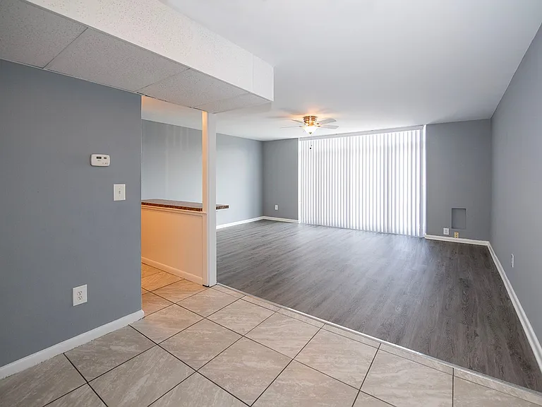 Creswood Apartments- Come home to Convenience! — Photo 20
