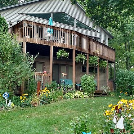 3rd image of 1262 Manitou Ln