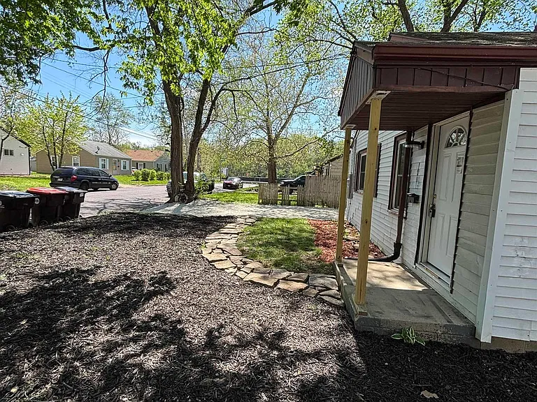 1703 N Valley Ave — Photo 3