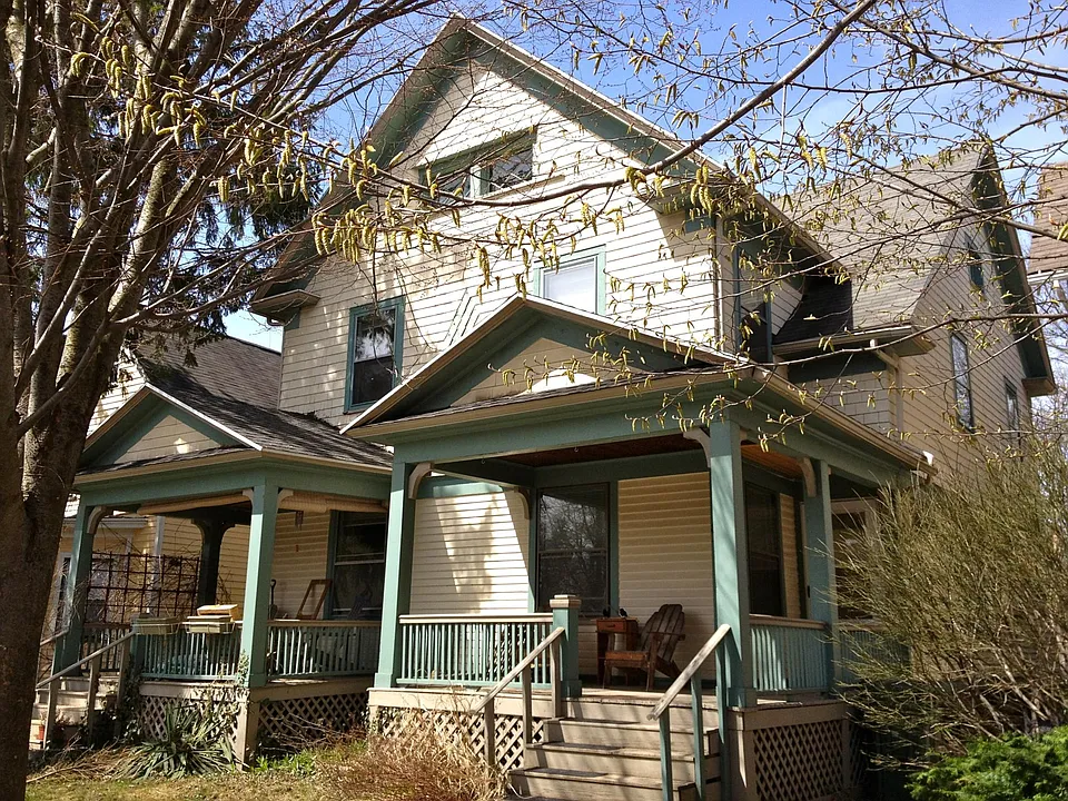 835 Meigs St