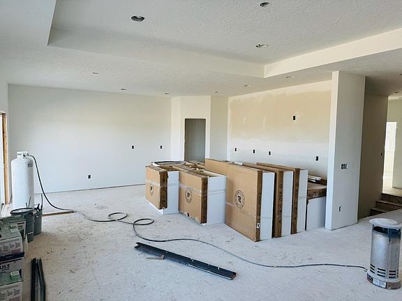 4th image of 809 W S St