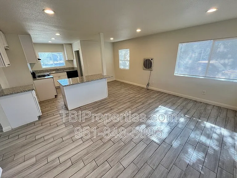 848 W 29th St — Photo 12
