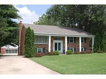 3609 Queen Mary Dr photo 1