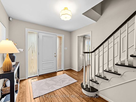 5th image of 32 Cherokee Rd