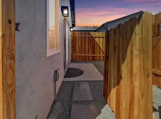 24207 1/2 Victory Blvd, West Hills, CA 91307