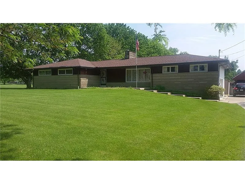 454 Warwick Dr photo 1