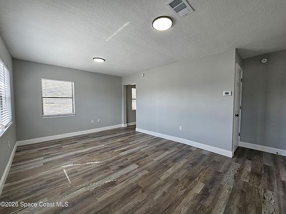 5th image of 814 Tropic St