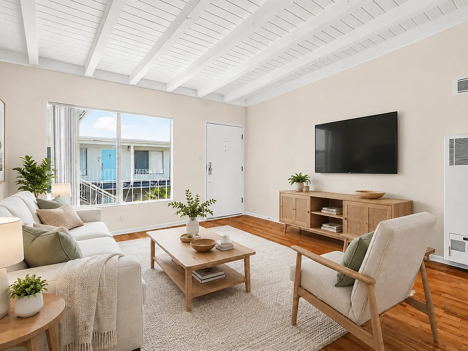 608 San Vicente Blvd