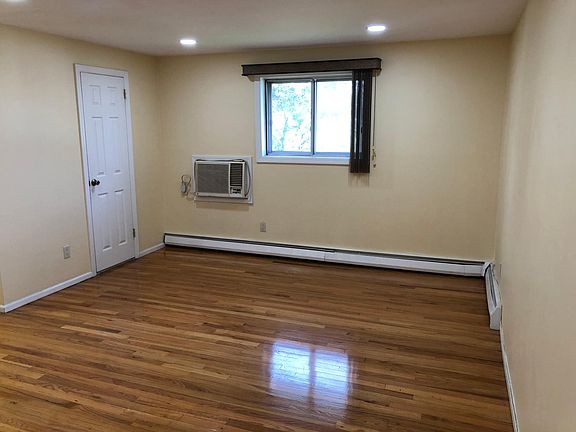 4th image of 1181 Bellmore Ave