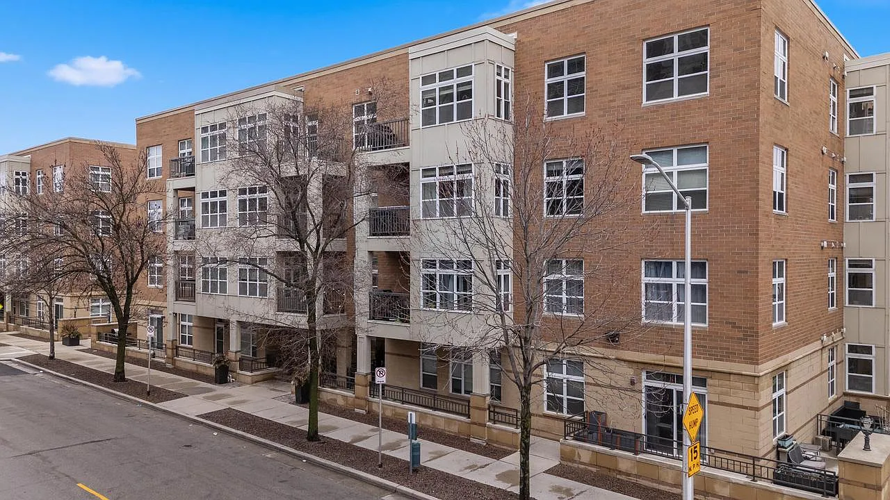 1915 North Water STREET #101 photo 1