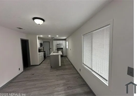 2 bed, 732 sqft, $1,350 — Photo 2