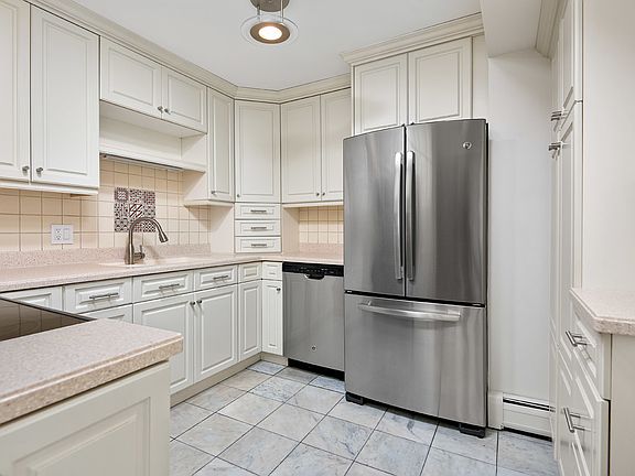 4th image of 2100 N Lincoln Park W APT 10ES
