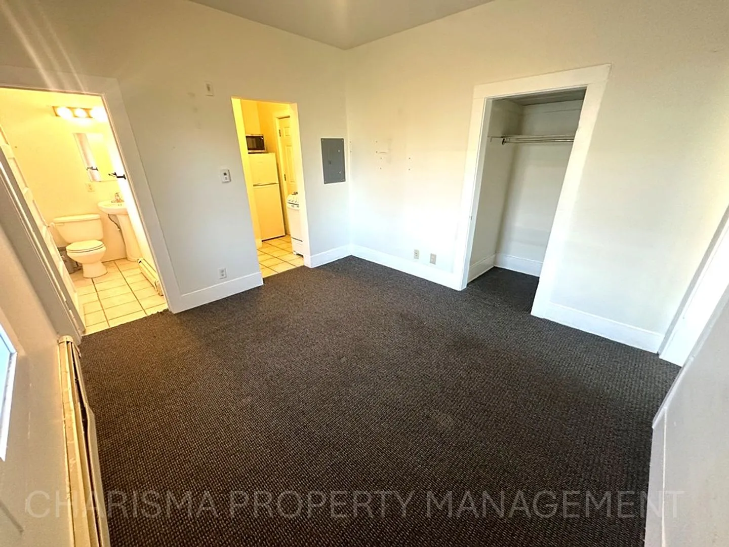 Charming 1-Bedroom Apartment in Sought-After Downtown Location; Beautiful & More Affordable Than ... — Photo 3