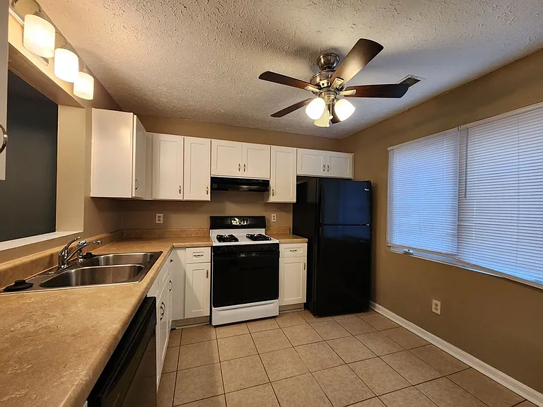 3547 Main Station Dr SW — Photo 2