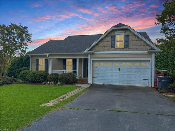 816 Ridge View Ter, Rural Hall, NC 27045
