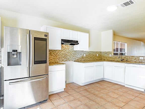 4th image of 305 Allenwood Dr