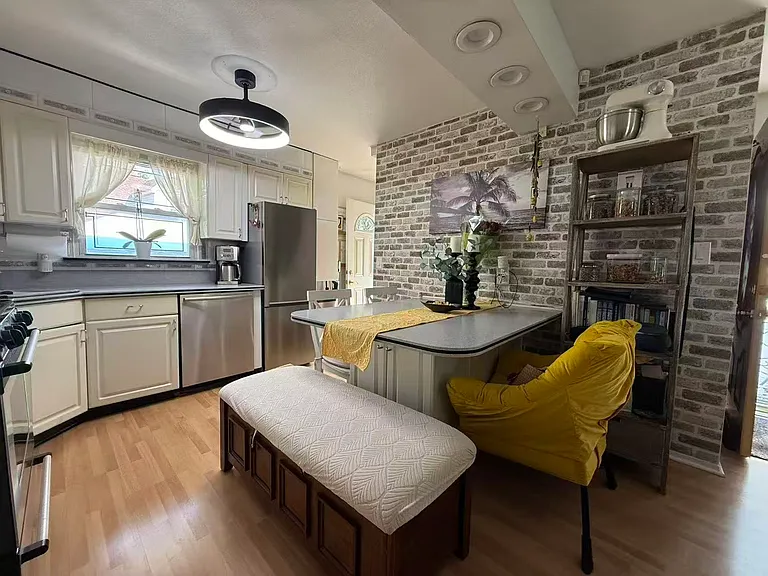 8692 Marengo St — Photo 10
