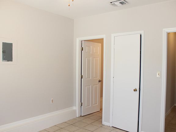 4th image of 258 N White Oak Dr