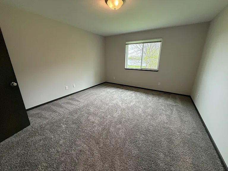 930 Waters Edge Ct — Photo 7