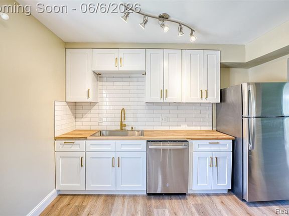 5th image of 1787 Sheffield Dr