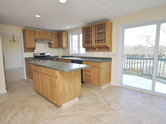 4th image of 4 Honey Ln