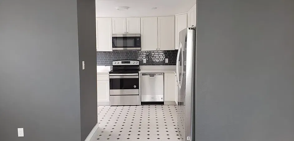 2 bed, 750 sqft, $1,875 — Photo 3