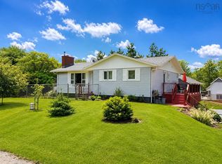 19 Lake Dr, Mount Uniacke, NS B0N 1Z0