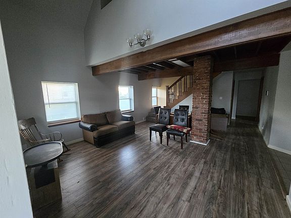 5th image of 421 W Main St